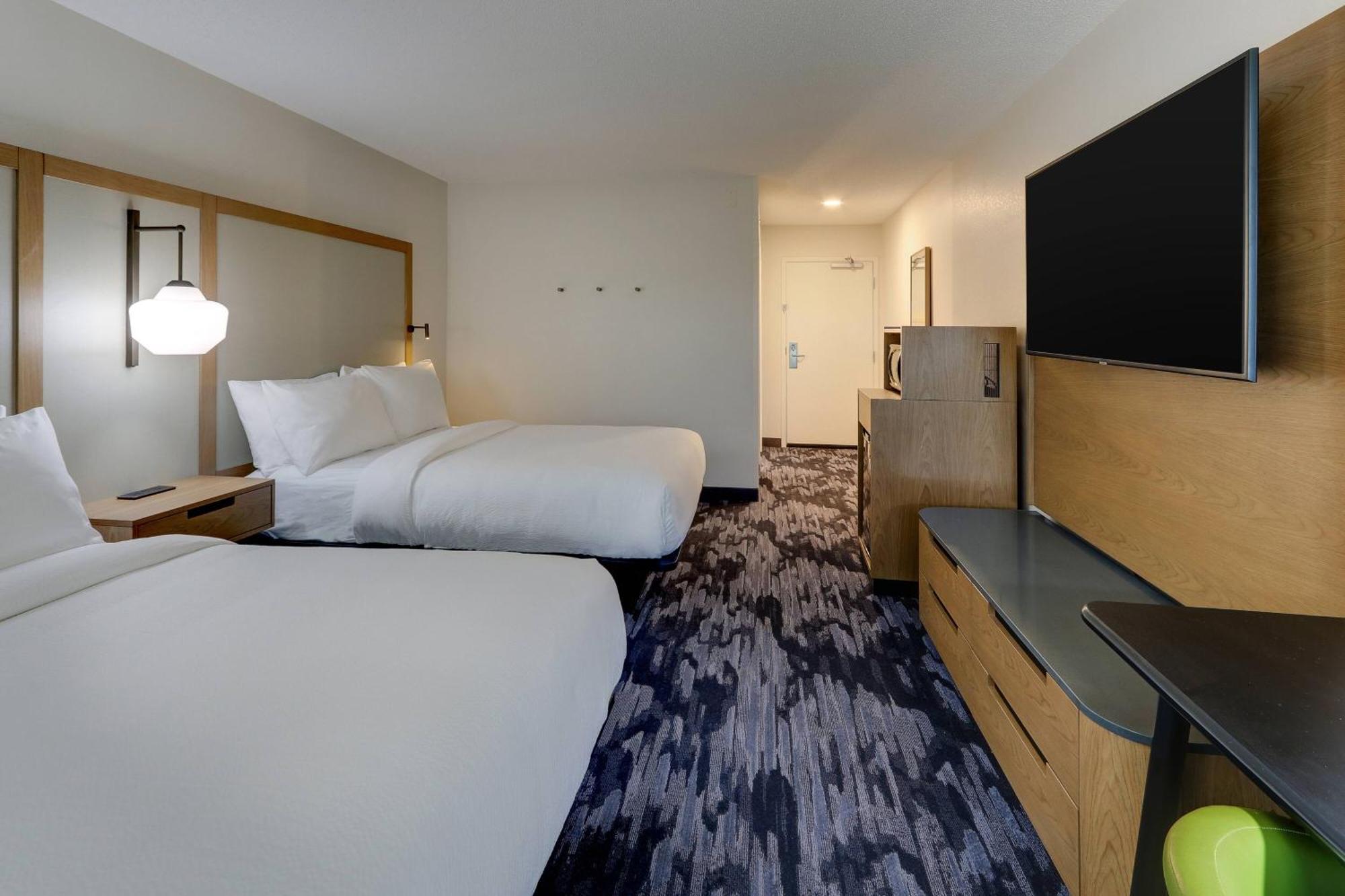 Fairfield & Hotel 3*